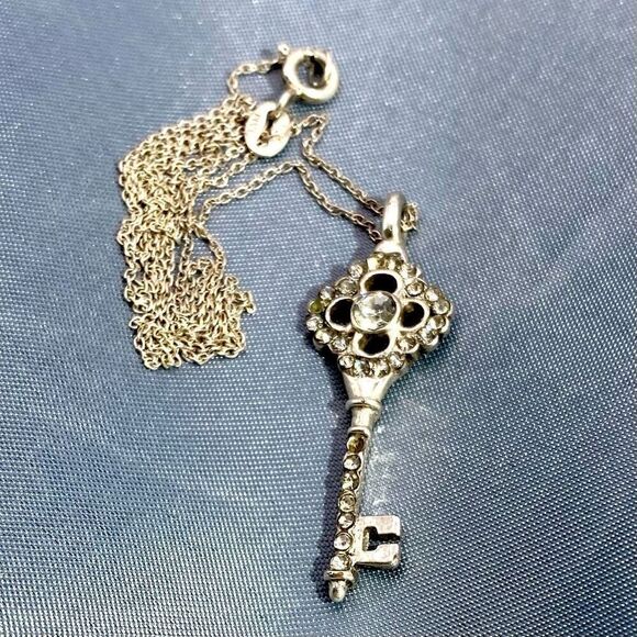 ARC Sterling Silver “Key to My Heart” Necklace - Picture 3 of 10